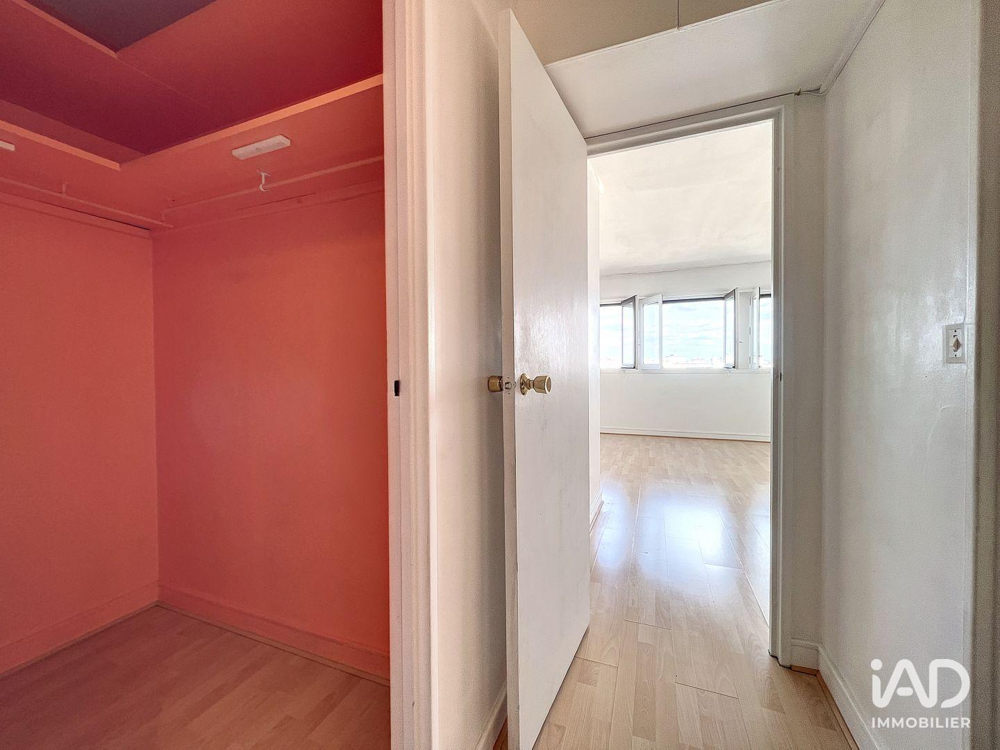 Flat Rue Pelleport in Paris