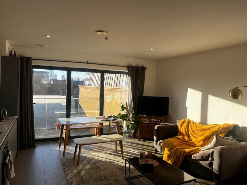 Flat Kingsland Road in Greater London