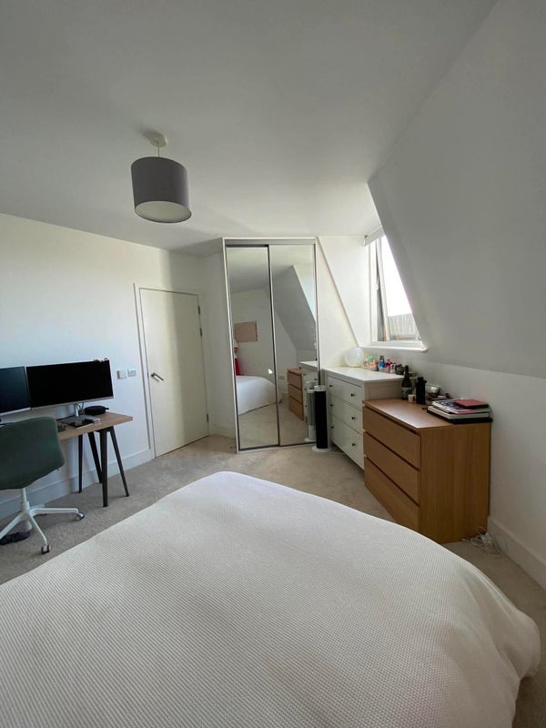Flat Kingsland Road in Greater London