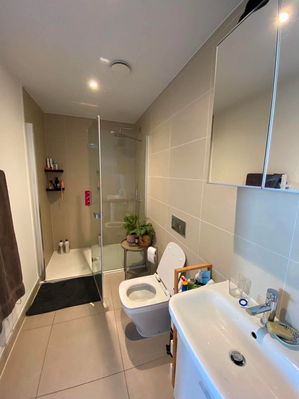 Flat Kingsland Road in Greater London