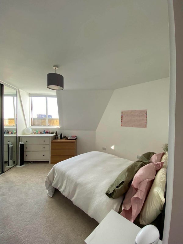 Flat Kingsland Road in Greater London