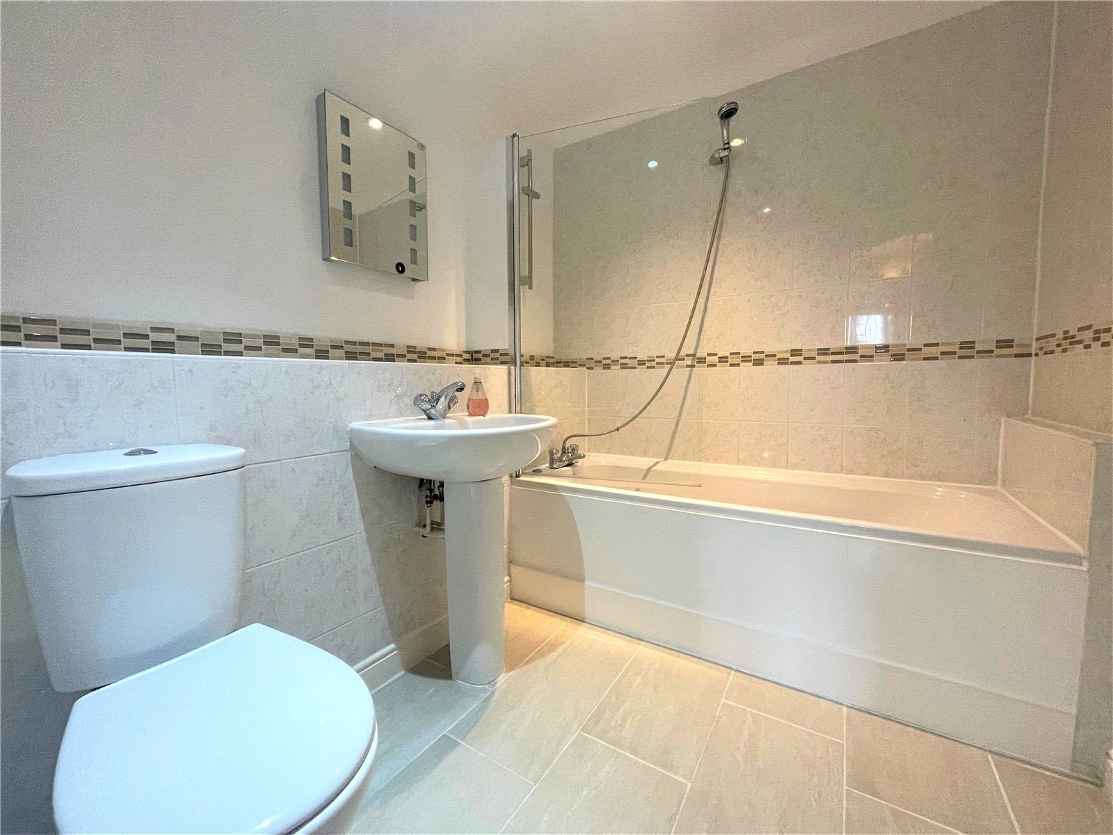 Flat Meadrow in Waverley