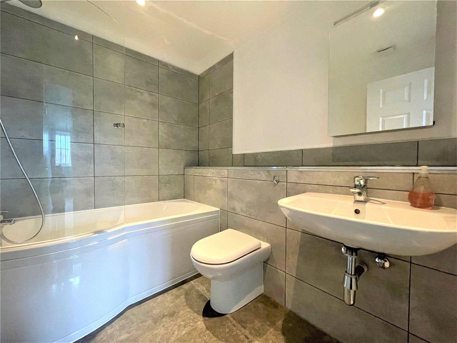 Flat Meadrow in Waverley