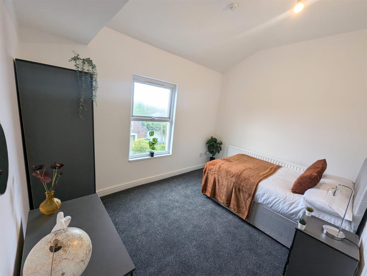 Room Cleveland Street in Stoke-on-Trent