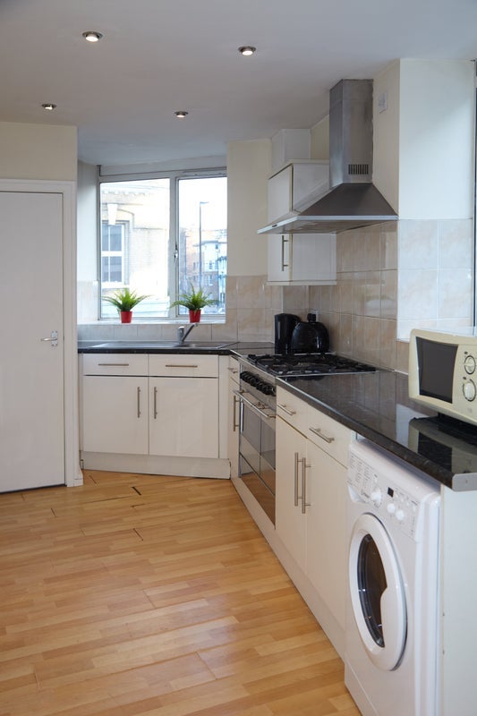 Room Commercial Street in Greater London