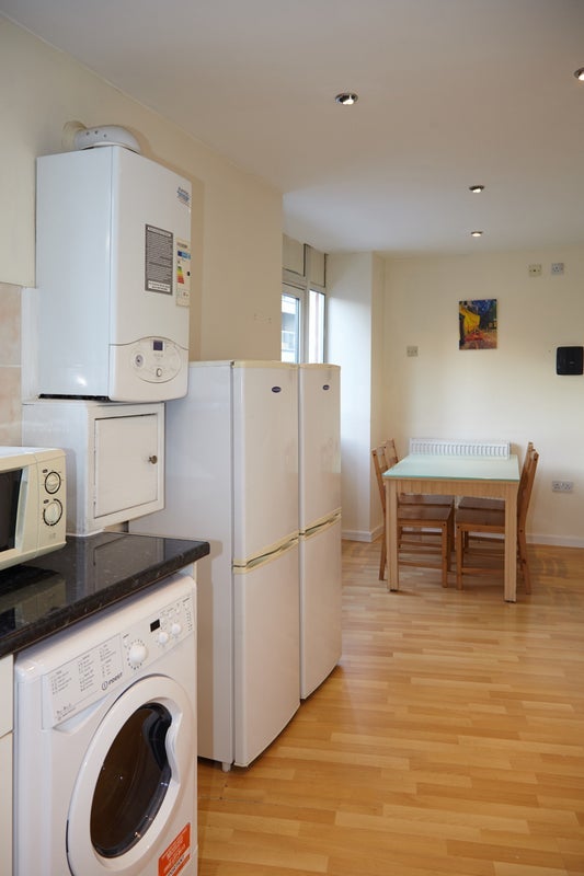 Room Commercial Street in Greater London