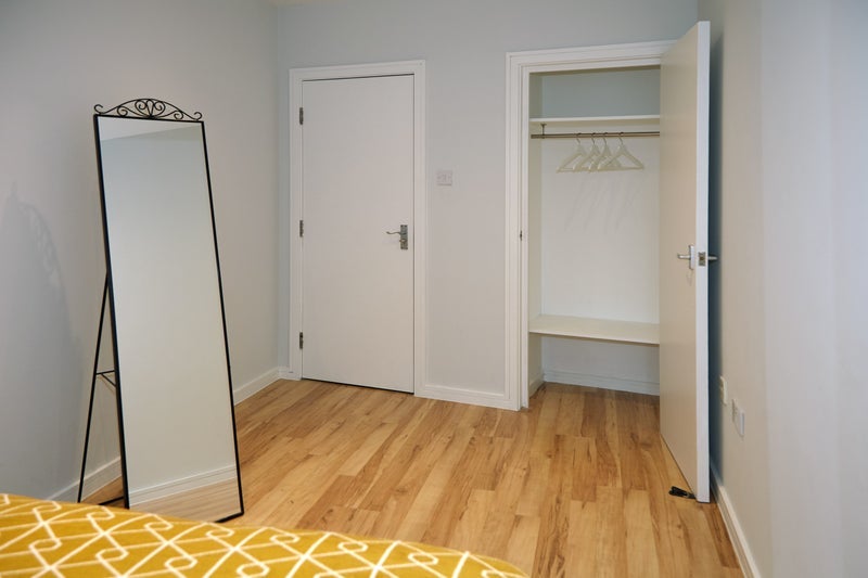 Room Commercial Street in Greater London