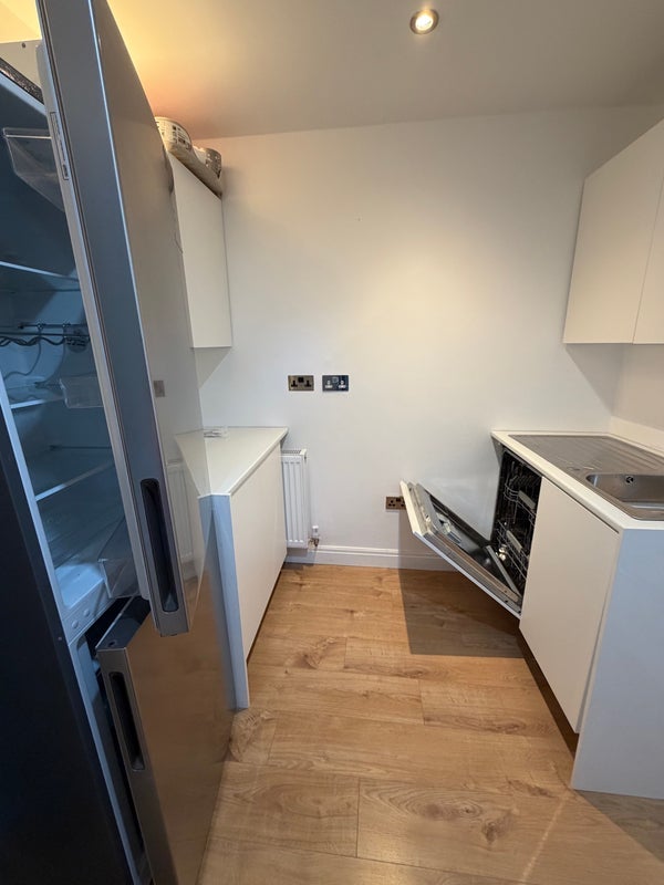 Room Yeatman Road in Greater London