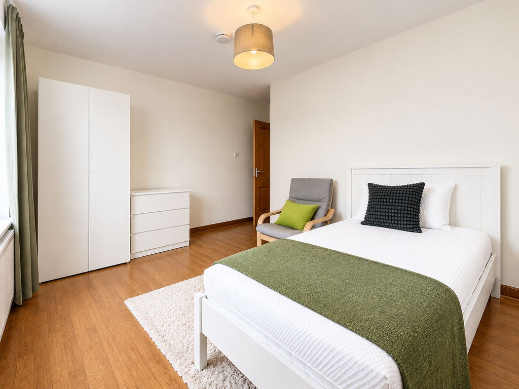 Room Freemantle Road in Gosport