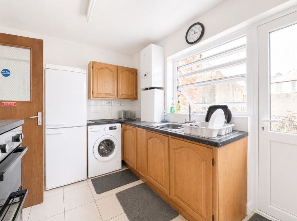 Room Freemantle Road in Gosport