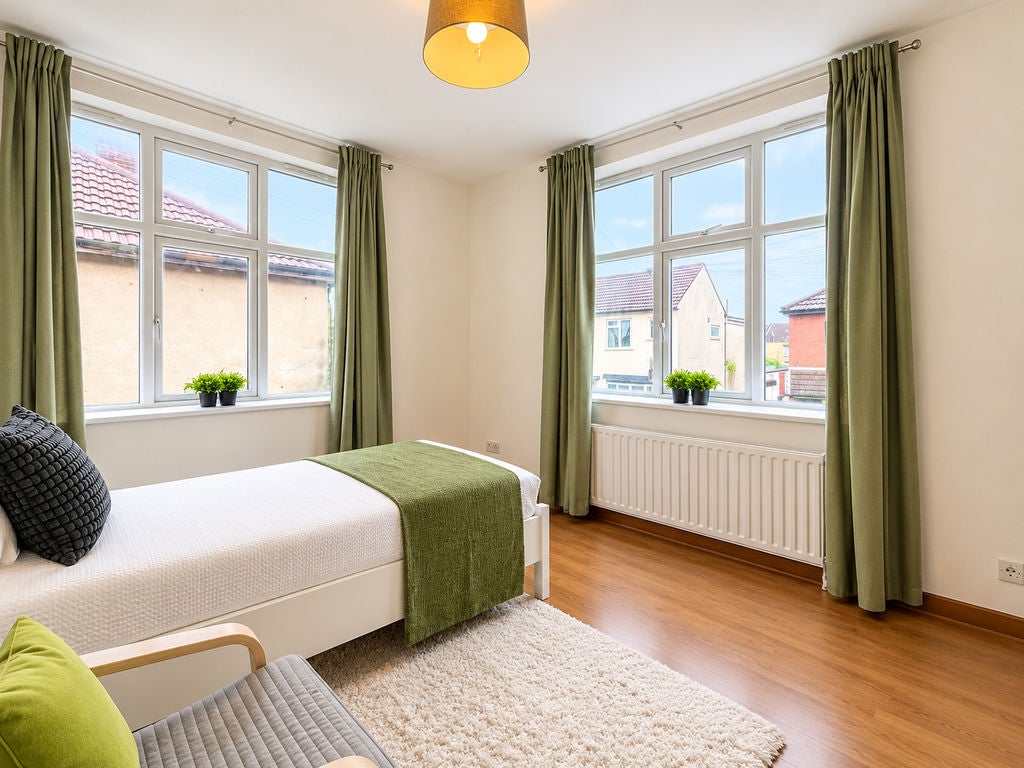 Room Freemantle Road in Gosport