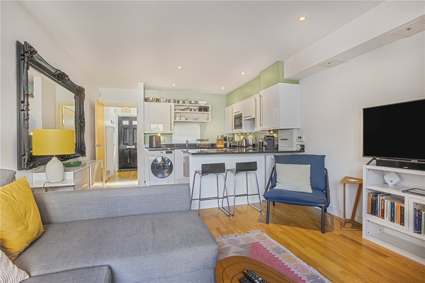 House Kingsway Place in Greater London