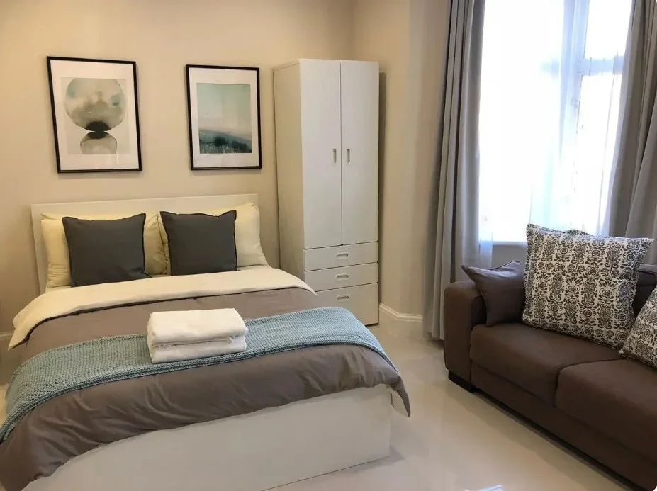 Flat Finchley Road in Greater London