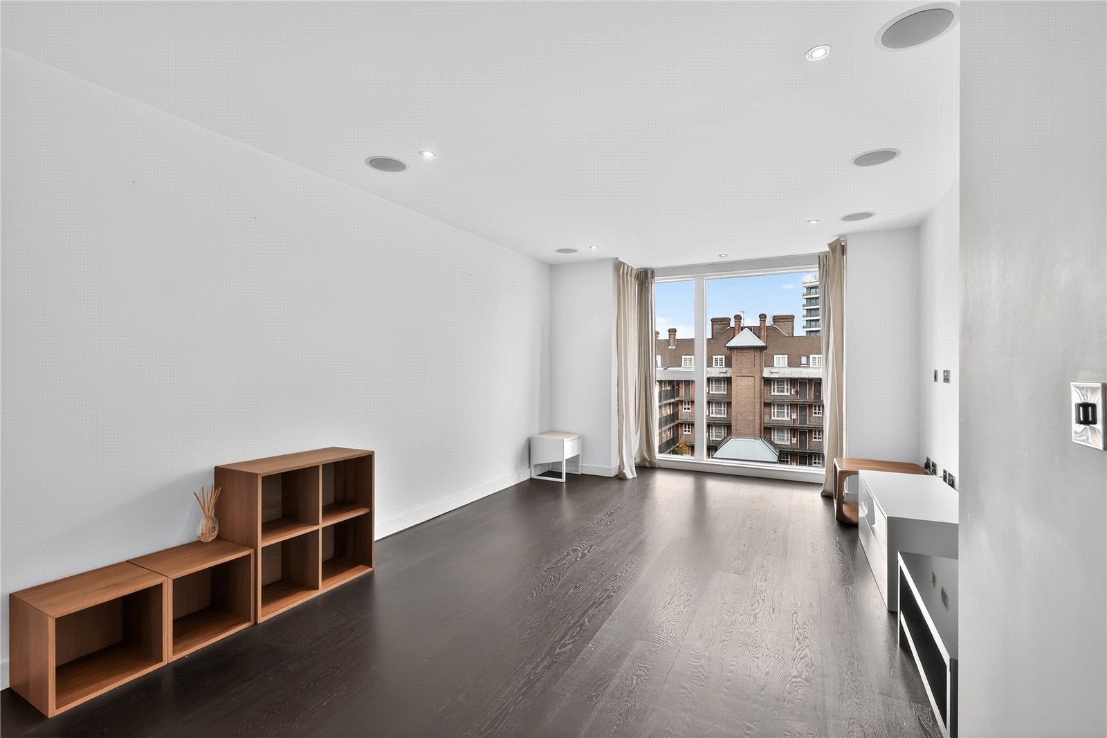 Flat Gatliff Road in City of Westminster