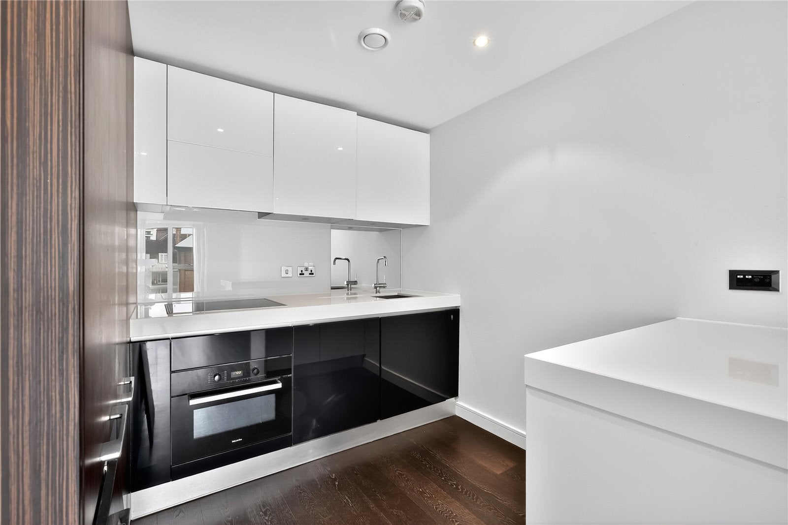 Flat Gatliff Road in City of Westminster