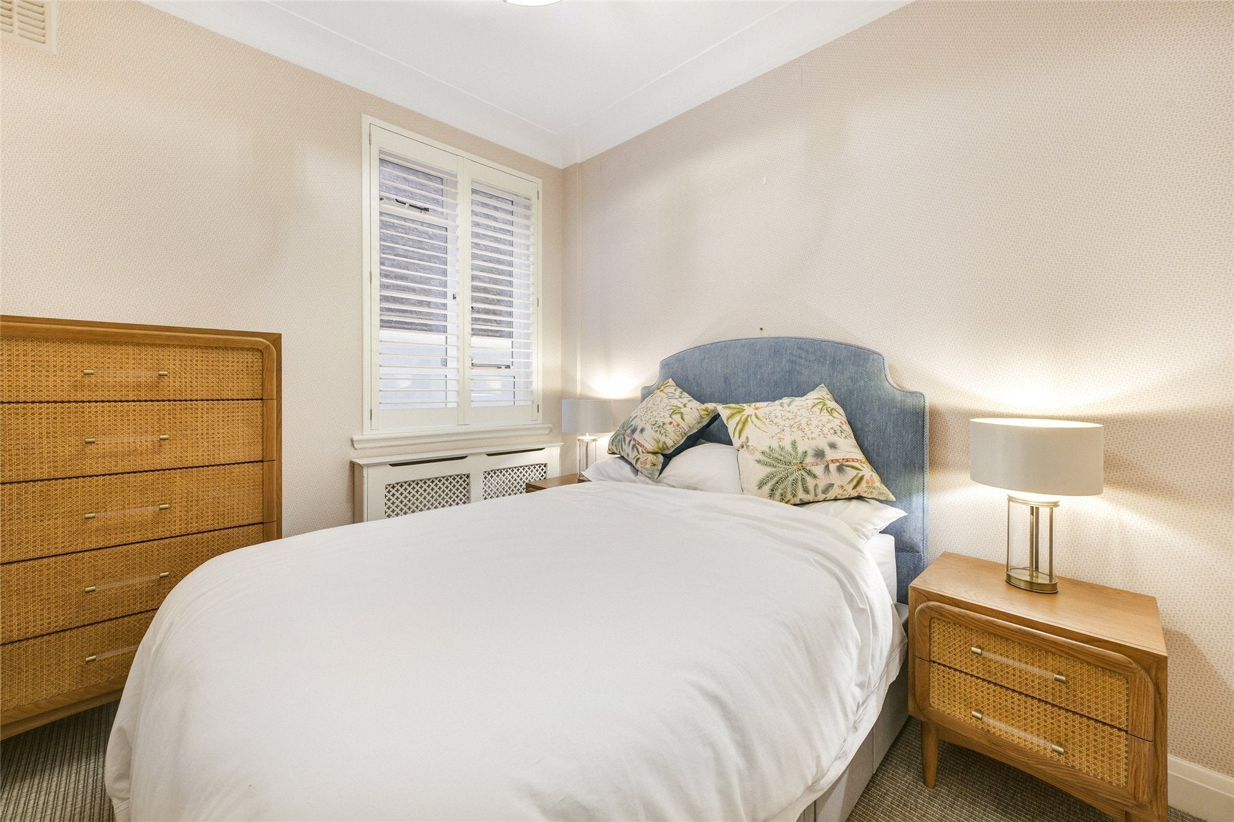 Flat Franklins Row in Greater London