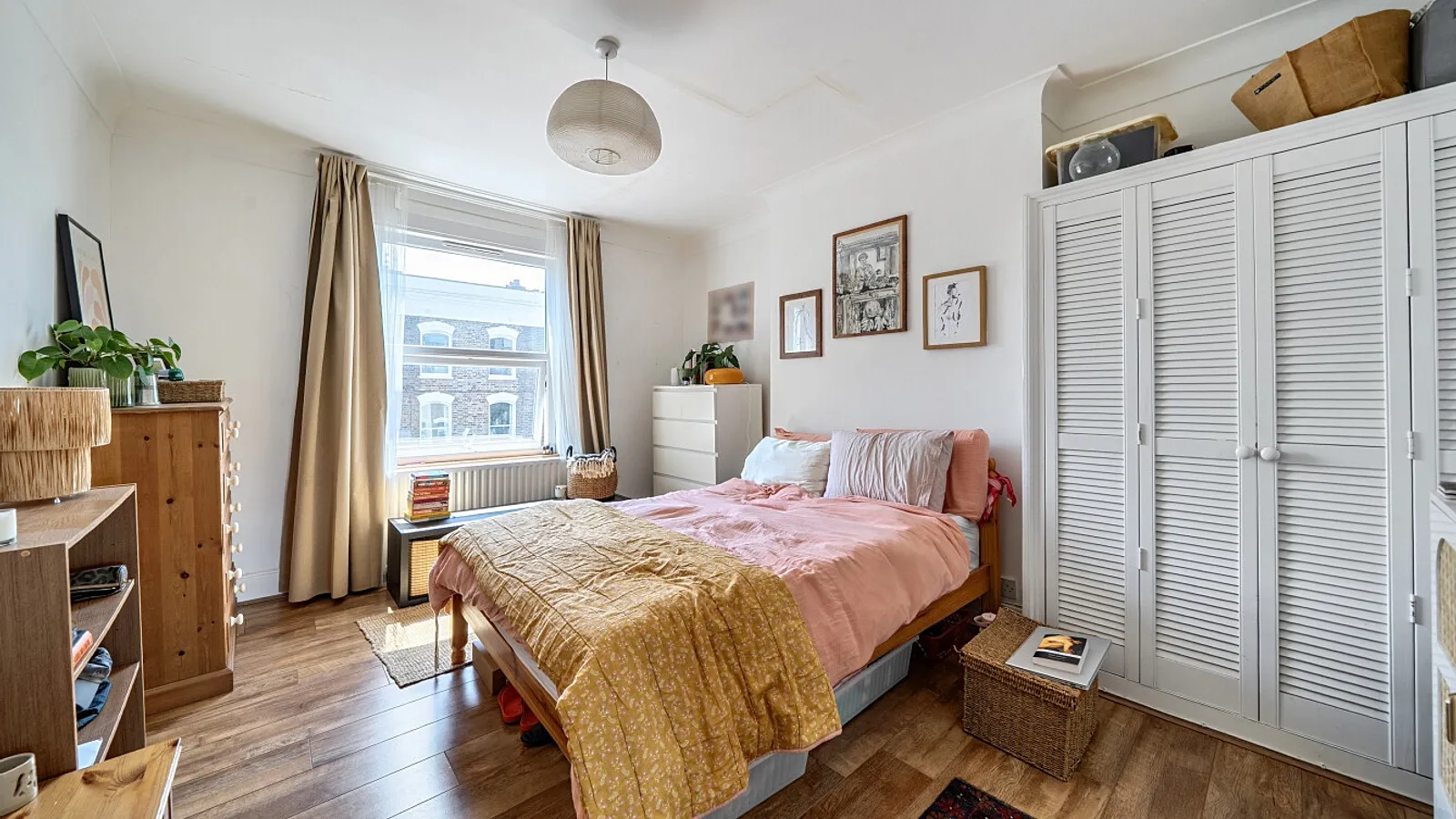Flat Marlborough Yard in Greater London