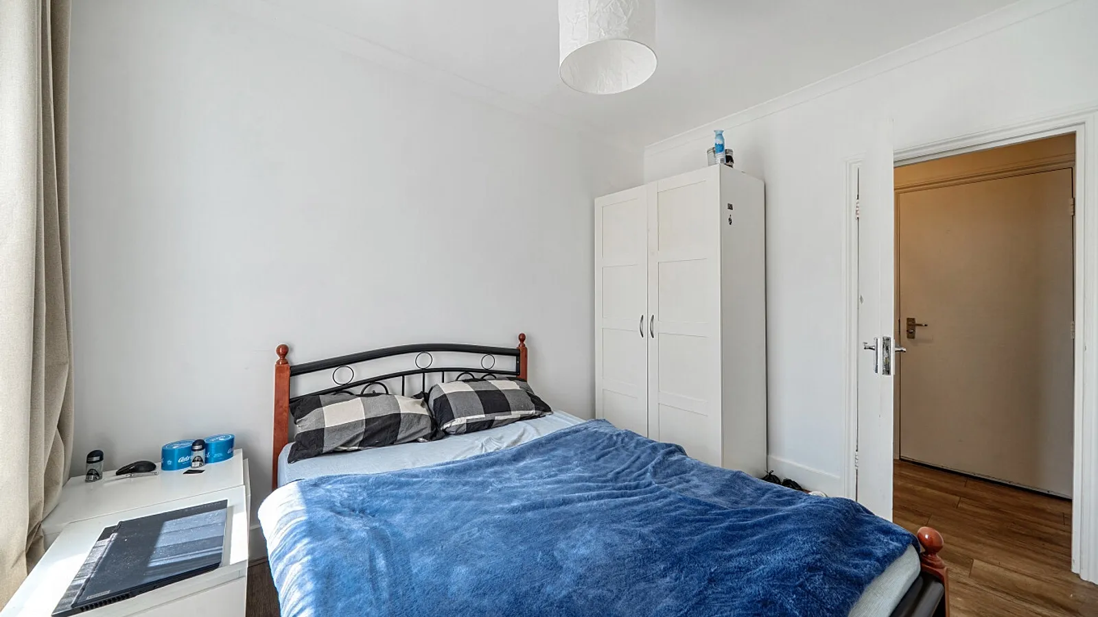 Flat Marlborough Yard in Greater London