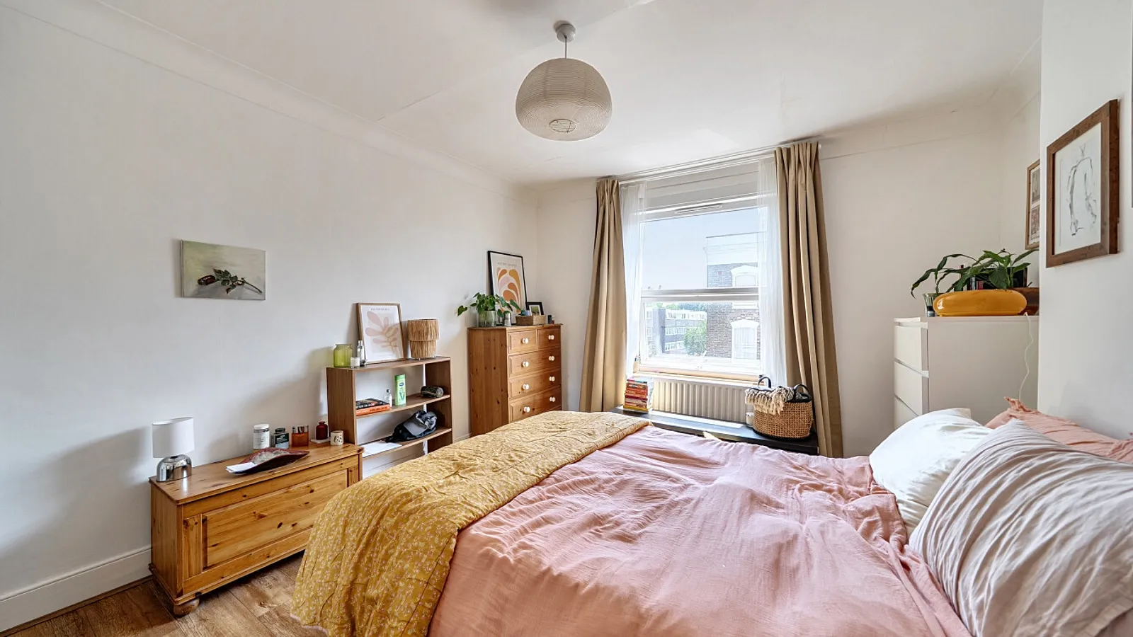 Flat Marlborough Yard in Greater London