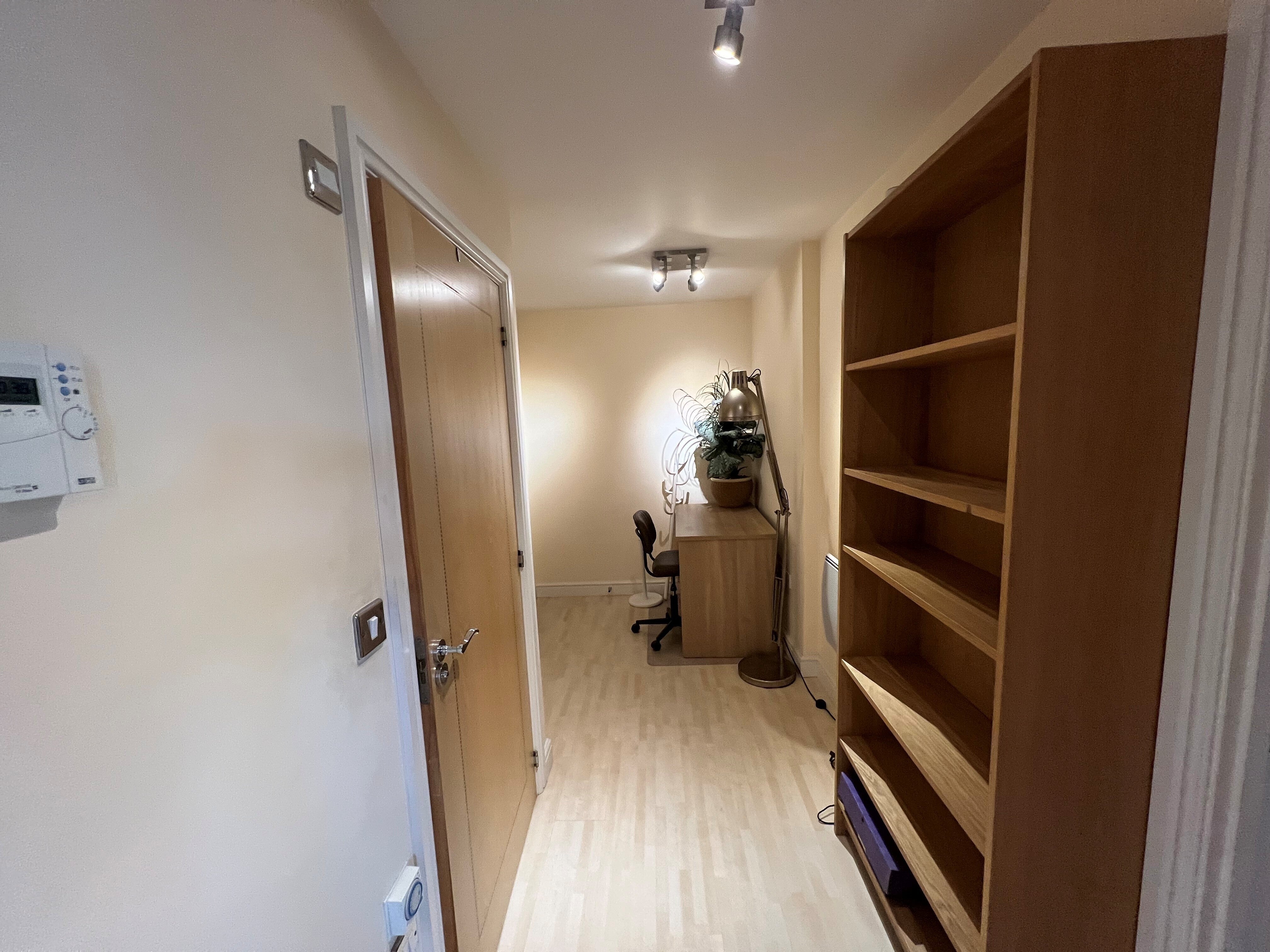 Flat Trafalgar Gardens in Crawley