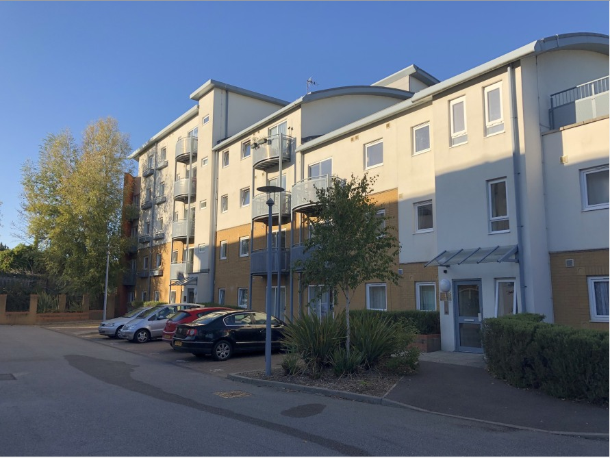 Flat Trafalgar Gardens in Crawley