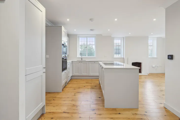 Flat Lammas Lane in Elmbridge