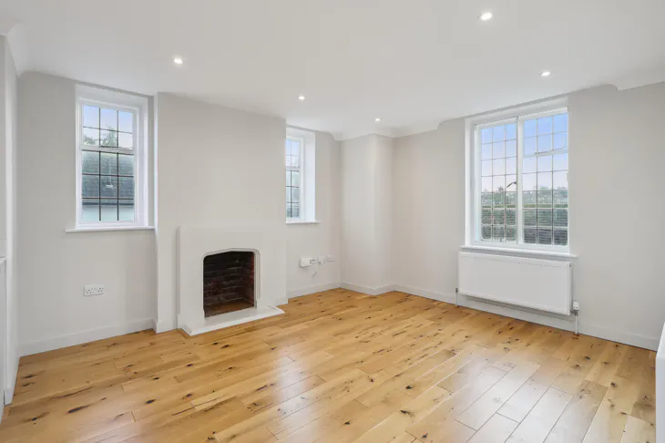 Flat Lammas Lane in Elmbridge