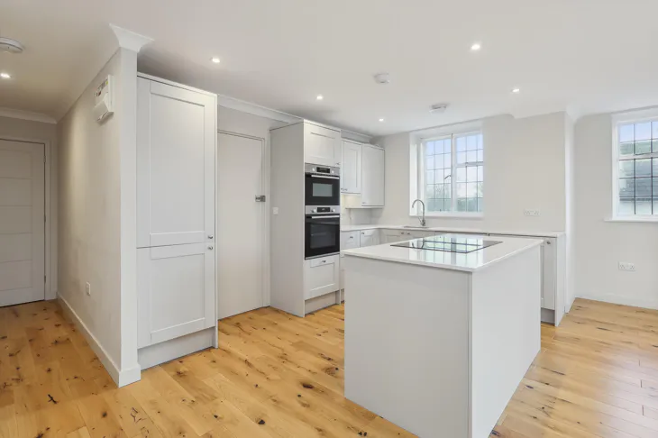 Flat Lammas Lane in Elmbridge