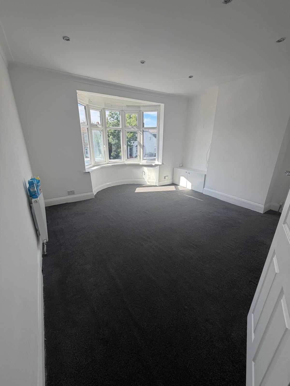 Flat Chigwell Road in Greater London