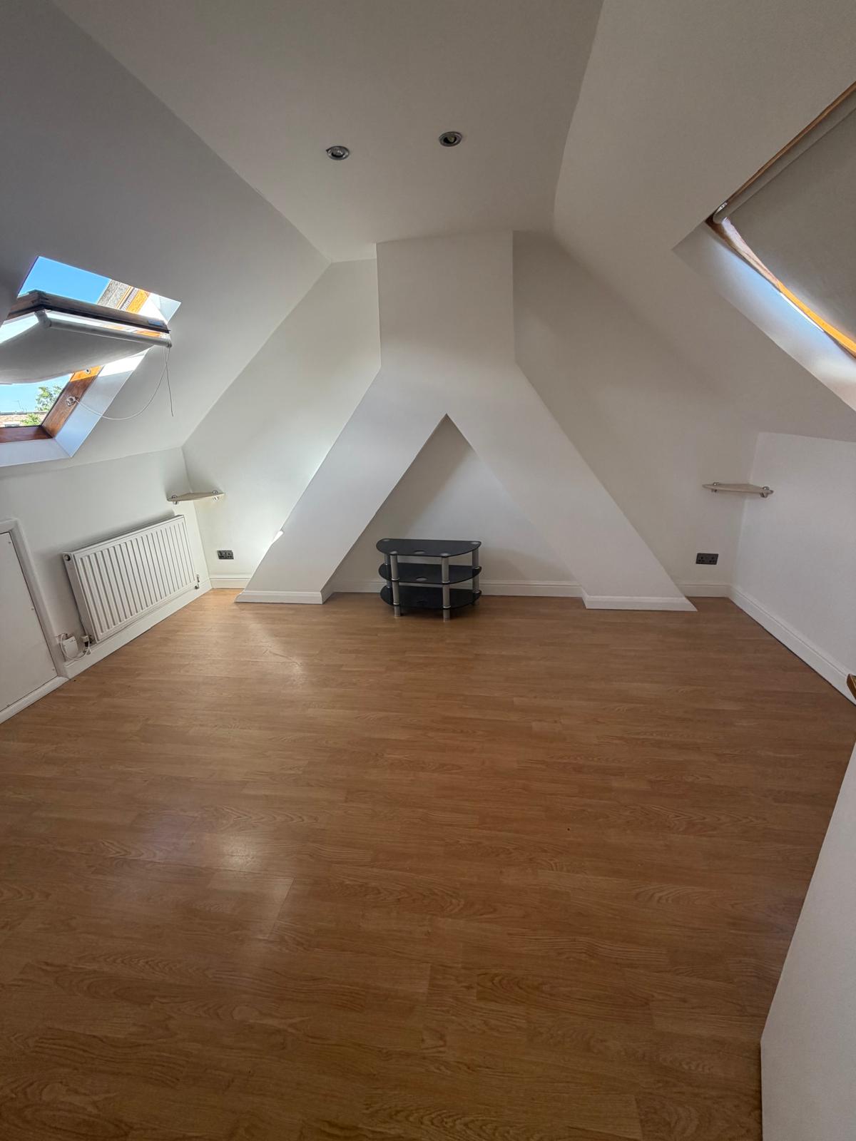 Flat Chigwell Road in Greater London
