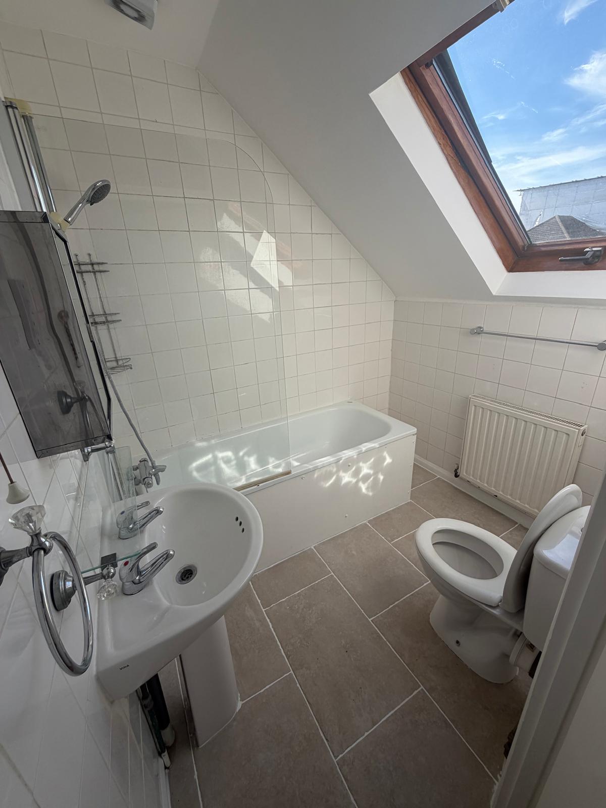 Flat Chigwell Road in Greater London