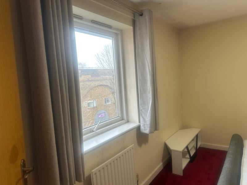 Flat Scott Crescent in Greater London