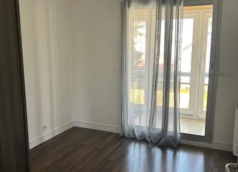 Flat Avenue Carnot in Neuilly-Plaisance