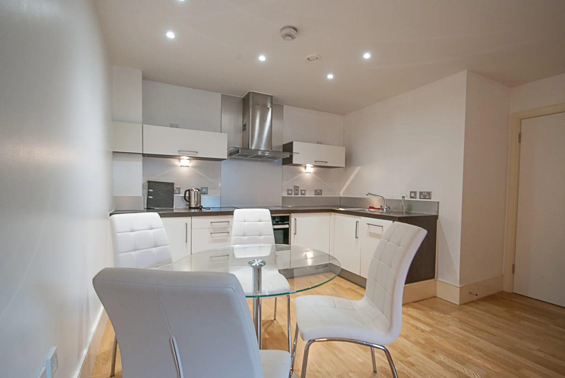 Flat Avenell Road in Greater London