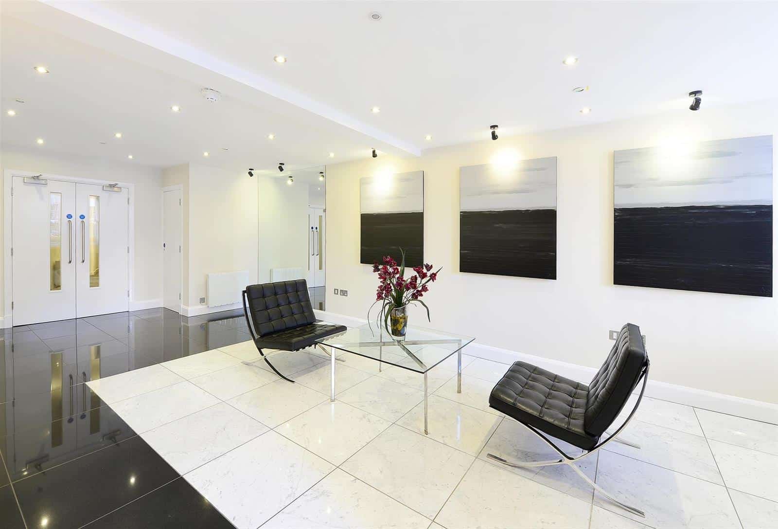 Flat Hill Street in City of Westminster