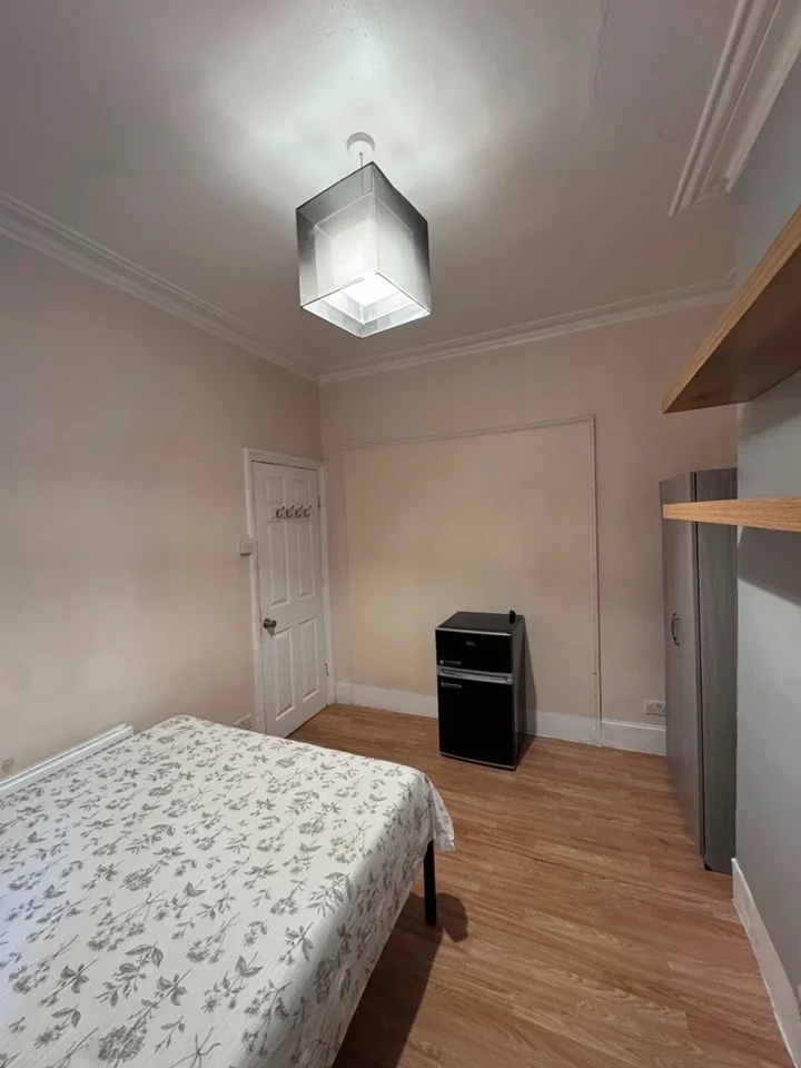 Room Ranelagh Road in Greater London