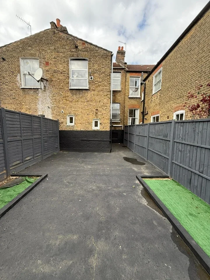 Room Ranelagh Road in Greater London