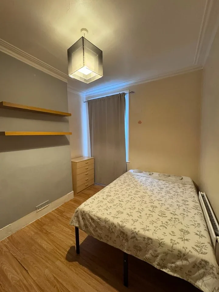 Room Ranelagh Road in Greater London