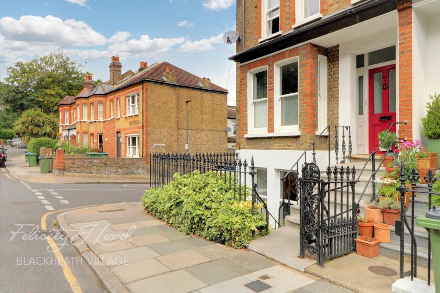 Flat Kirkside Road in Greater London