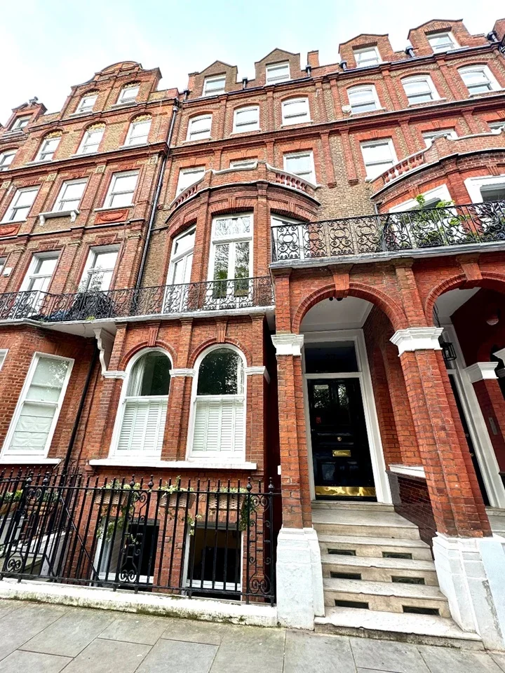 Flat Gledhow Gardens in Greater London