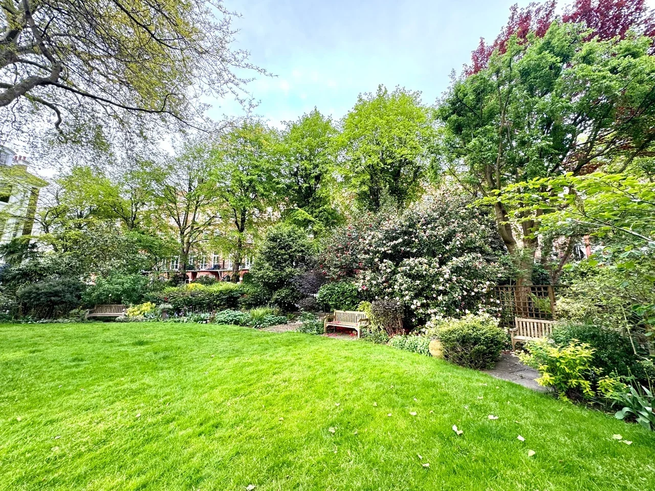 Flat Gledhow Gardens in Greater London