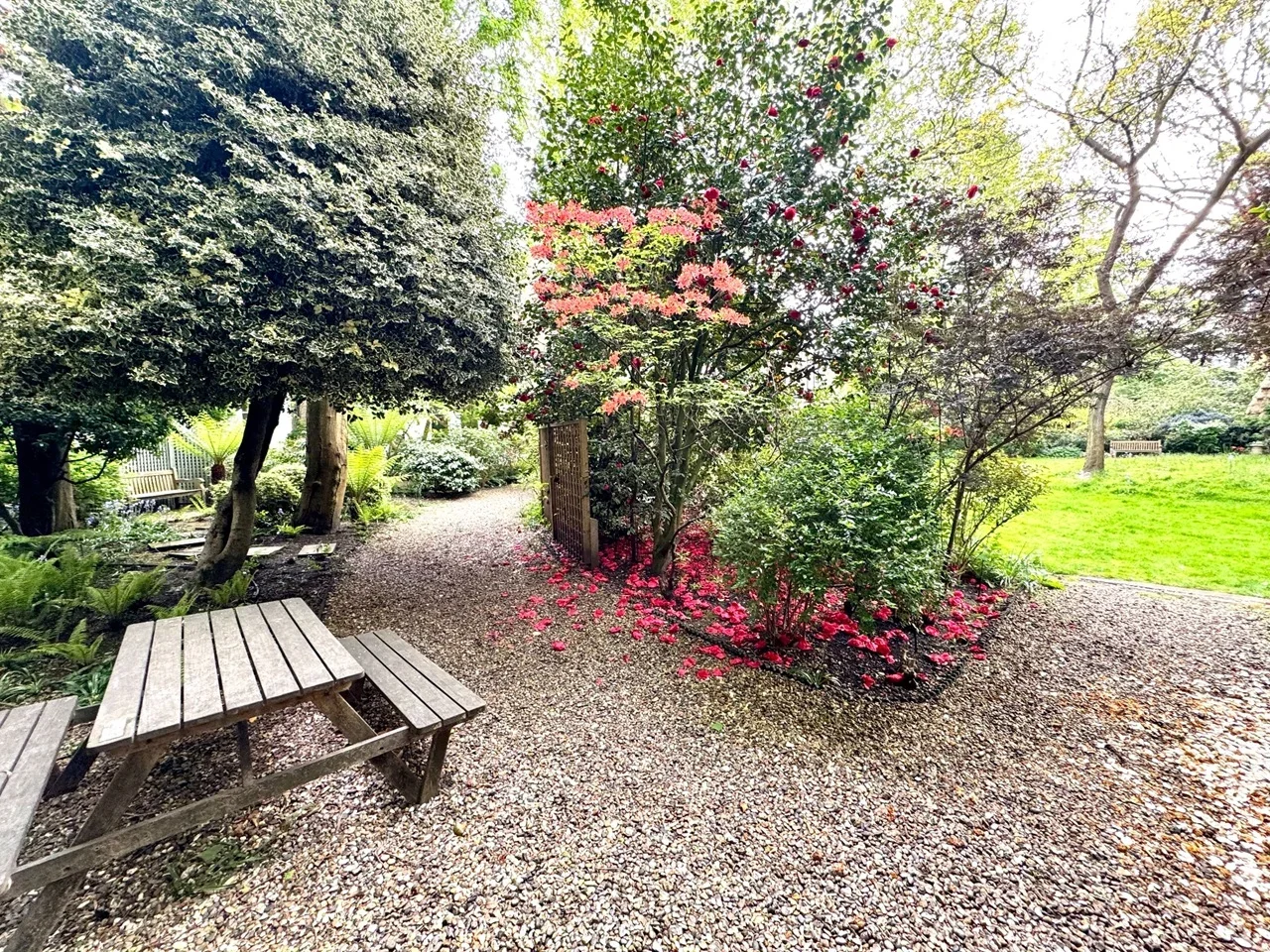 Flat Gledhow Gardens in Greater London