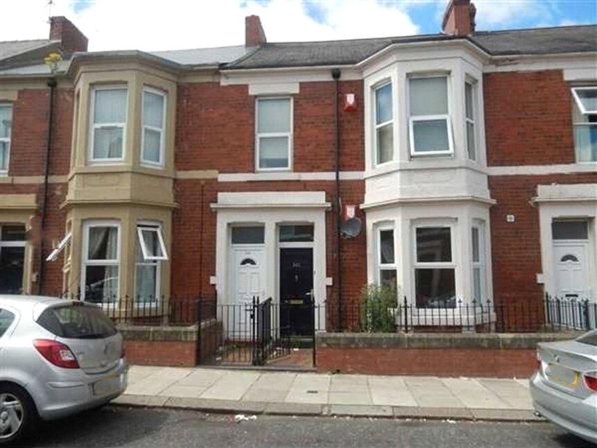 Flat Wingrove Avenue in Newcastle upon Tyne