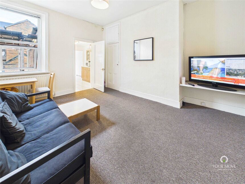 Flat Wingrove Avenue in Newcastle upon Tyne