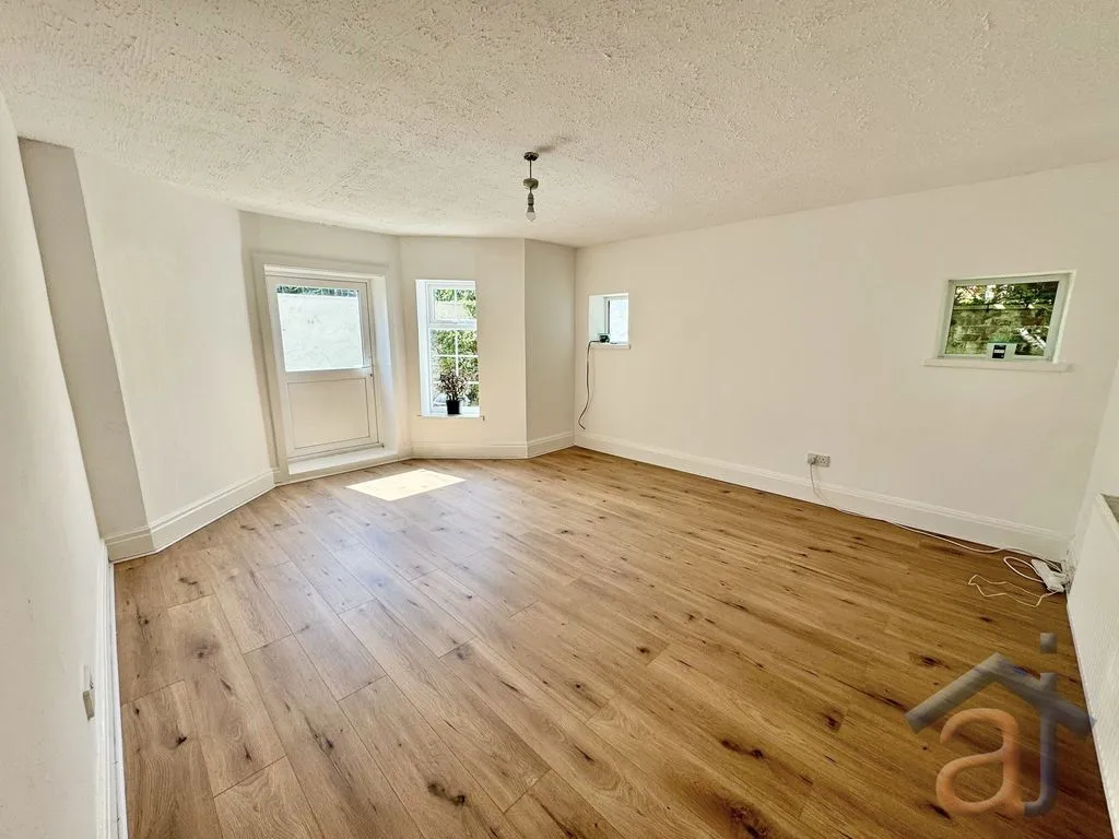 Flat Avondale Road in Southport