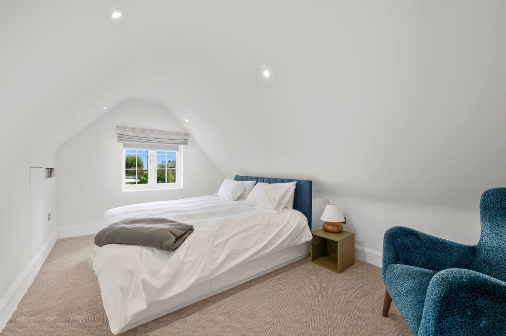 Flat Ridgway in Greater London