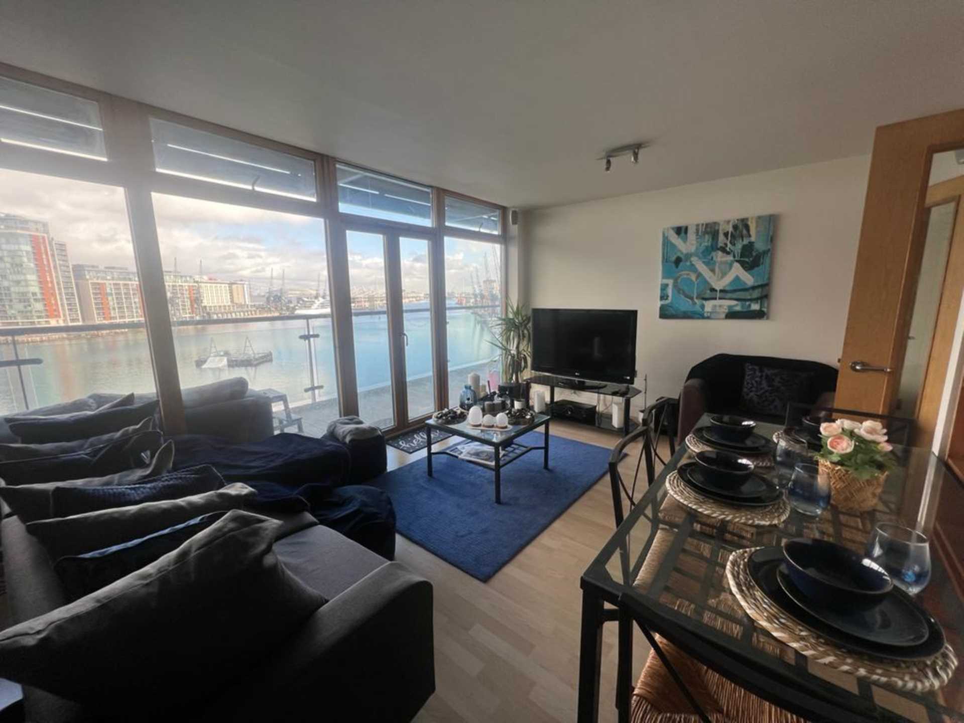 Flat Hanover Avenue in Greater London