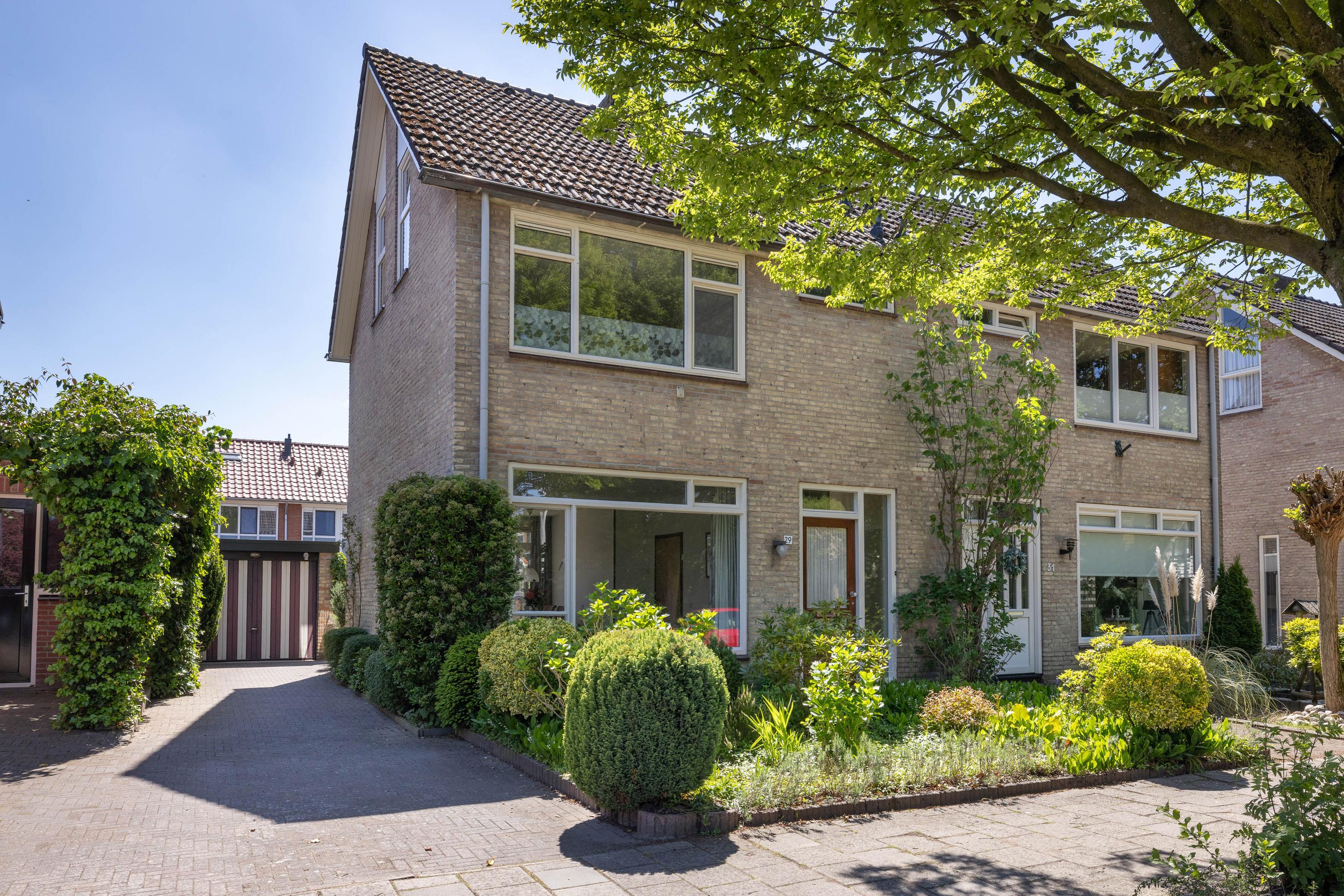 Goudenregenstraat 29 in Borne