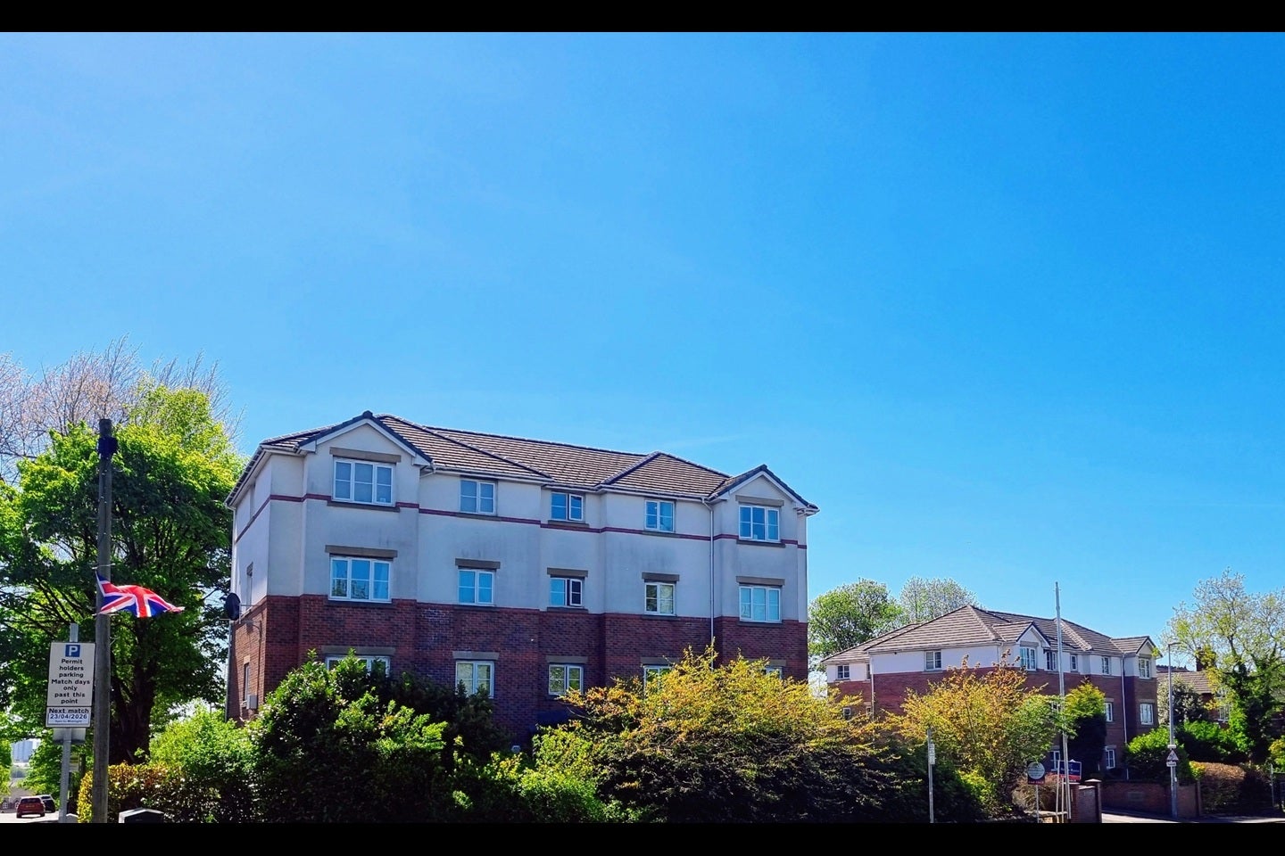 Flat Oaklands Road in Salford