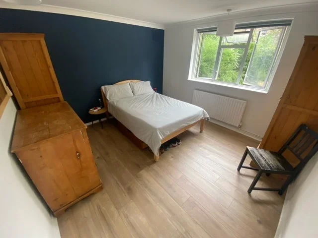 Flat Bromfelde Road in Greater London